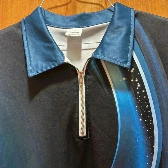 Zip down polo size large - Picture 2 of 6